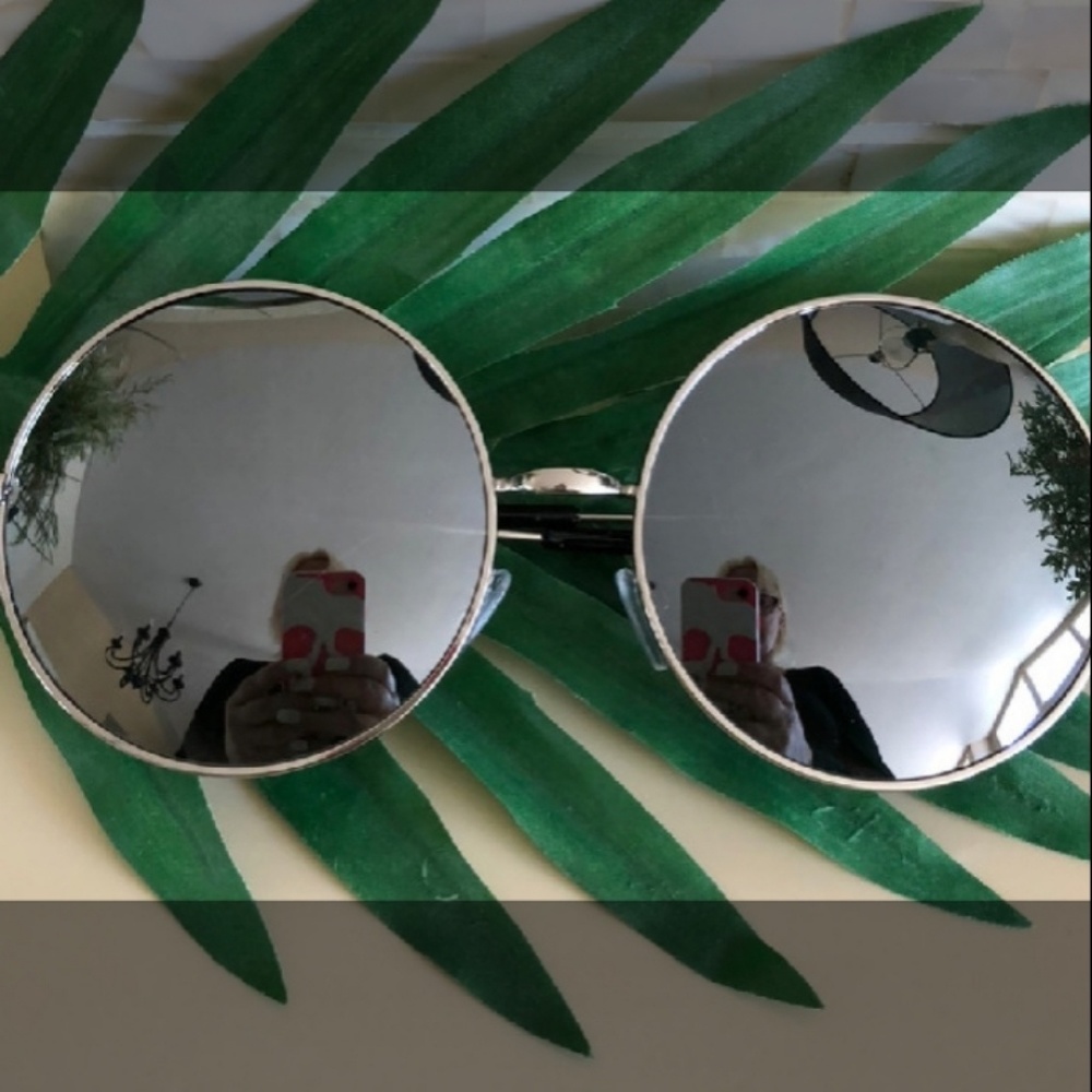 😎 Lennon Style Oversized Mirror Shades